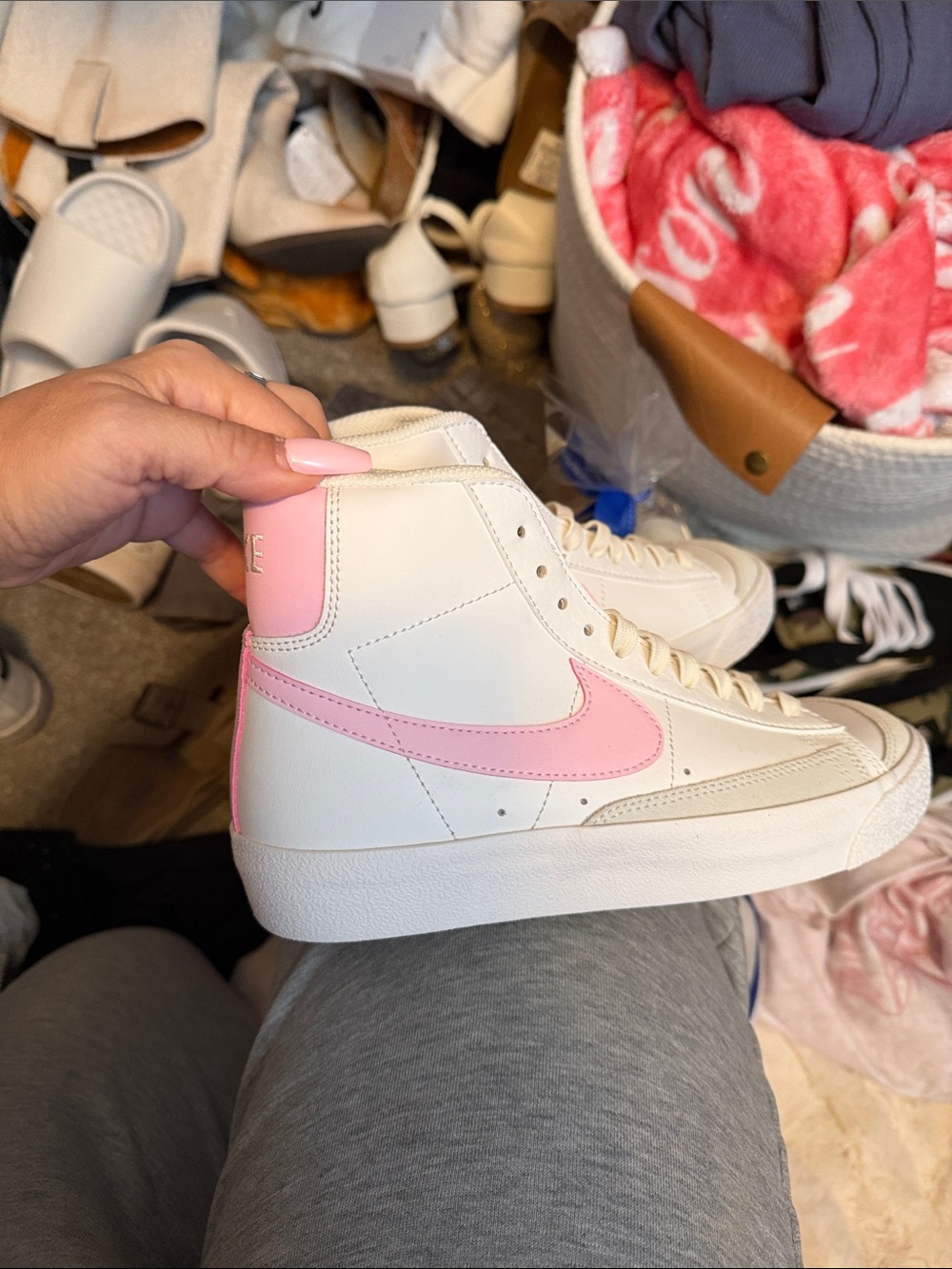 Nike Women’s High-Top Sneakers White Pink